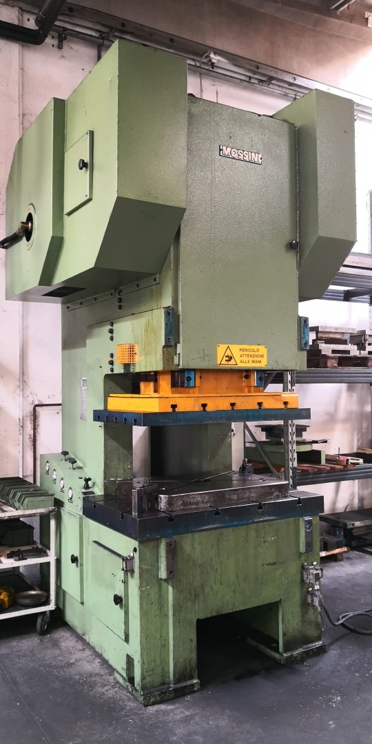 EKSCENTRIČNA STISKALNICA NUOVA OMEC 160t