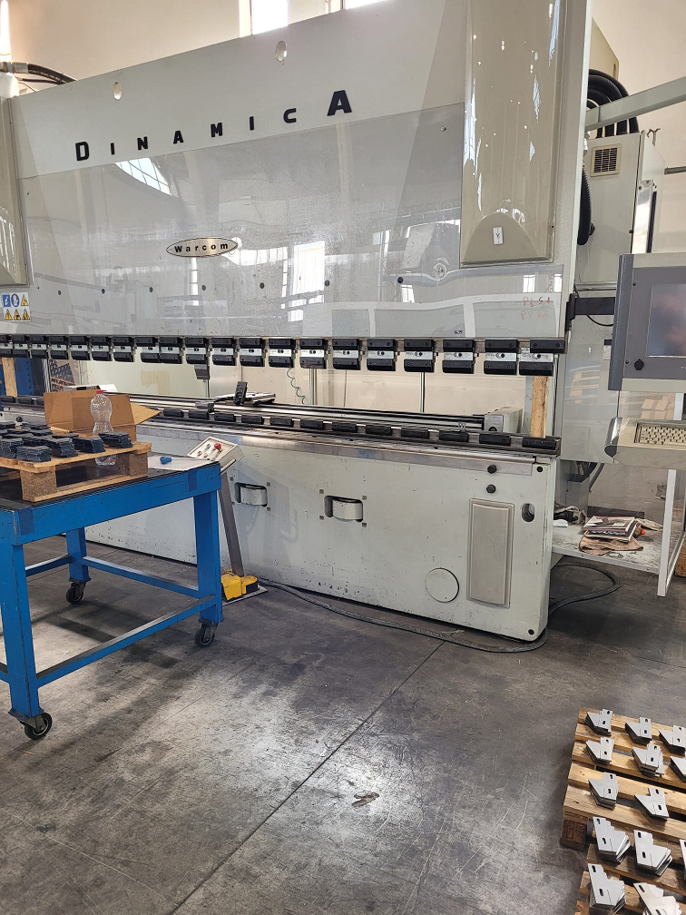 UPOGIBNA STISKALNICA  WARCOM DINAMICA A40 - 200 TON - 6 OSI